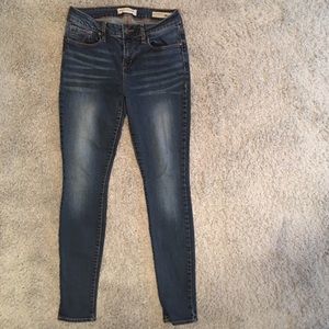 EUC!!! Bullhead Skinniest Jeans 9R